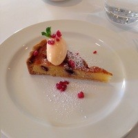 フラットリア - ラズベリーとブルーベリーのベイクドタルト