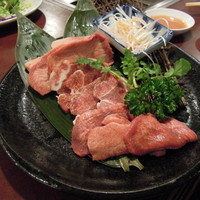 肉の田じま - タン盛合せ