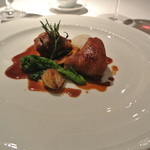 ラ・トルテュ - 仔牛胸腺のロースト
      ローズマリー風味、マデラ酒のソース