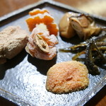 佳肴みを木 - 肴盛り合わせ（干し柿バター、白レバー、ふぐ卵巣、どじょう、牡蠣）