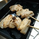 やきとり 松良 - なんこつ２本３８０円(201602)