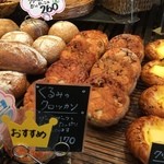 エルポール - 2016・2　クロッカン。デニッシュやクロワッサン生地の半端で作ります。冷凍生地の成型デニッシュ生地を使っている店では売っていない商品です。