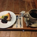 CAZI CAFE - ベイクドチーズケーキ美味しい