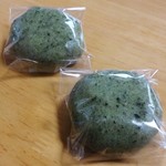 わりでんや - わりでんや さん 手作りの ”満月餅の草もち” です。