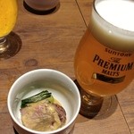 肉菜処和心 - 生ビールとお通しのイチボのたたき