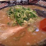 無鉄砲 - とんこつラーメン（こってり、ネギ多め、麺固め）