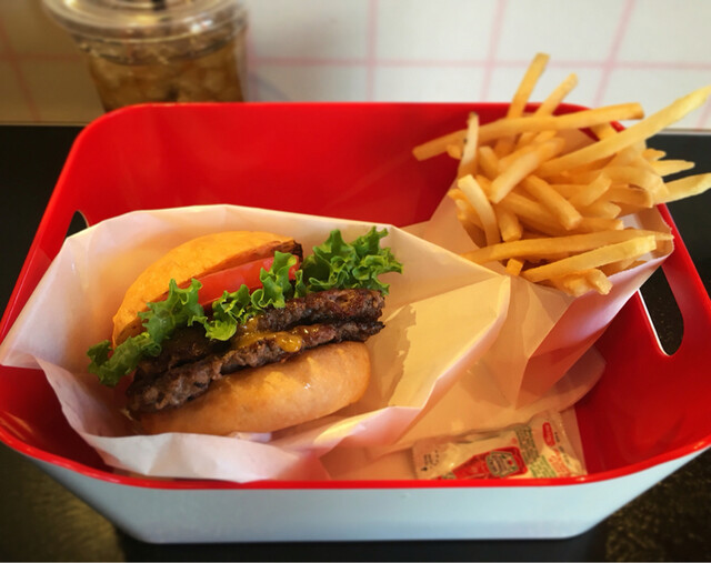 ヘンリーズ バーガー 代官山 Henry S Burger Daikanyama 代官山 ハンバーガー 食べログ ヘンリーズ バーガー 代官山 Henry S Burger Daikanyama 代官山 ハンバーガー 食べログ