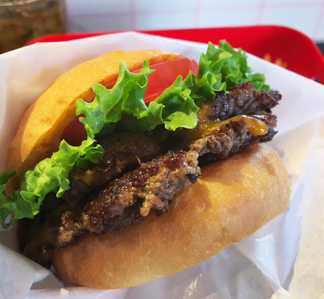 ヘンリーズ バーガー 代官山 Henry S Burger Daikanyama 代官山 ハンバーガー 食べログ ヘンリーズ バーガー 代官山 Henry S Burger Daikanyama 代官山 ハンバーガー 食べログ