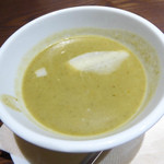 ランチセットの緑野菜スープ