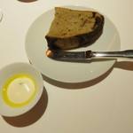 レフェルヴェソンス - シュクレクールのラミジャン、サワークリームと裏漉しした絹漉し豆腐とオリーブオイルで