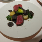 レフェルヴェソンス - 囲炉裏、静かな夜の～赤牛のモモ肉を薪で炙り、シャンピニオンのエキス、トランペット茸、里芋、プチヴェール、黒トリュフ1