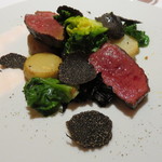 レフェルヴェソンス - 囲炉裏、静かな夜の～赤牛のモモ肉を薪で炙り、シャンピニオンのエキス、トランペット茸、里芋、プチヴェール、黒トリュフ2