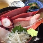 彩 - 海鮮丼 白魚入り！800円