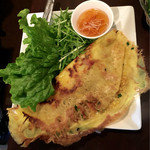ベトナム料理 トゥアン - メイン料理「バインセオ（ベトナム風お好み焼）」