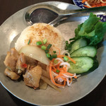 メイン料理「スパイシーチキンライス」