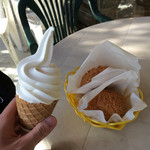 卵太郎 - ソフトクリームと卵太郎シュー