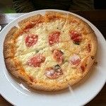 Kanazawa Italian BO・BO - トマトとモッツアレラチーズのマルゲリータのピザ