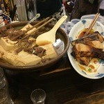 立ち呑み処　たなか屋 - 大皿が並んでいます。