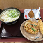 天盛うどん - うどん大盛り&いなり&野菜天ぷら&えび天ぷら   合計５７０円