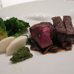 レストラン ラッセ - 28年2月　北海道より　エゾ鹿のロースト　肉の旨味と茸、トリュフのソース