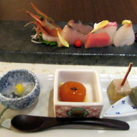 豆乳とんしゃぶ 寅太郎 - 前菜・お刺身はあらかじめ席に配膳されています