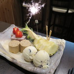 零 - コーヒームース、大人のラムレーズンアイス、小豆ミルク羊羹、苺、パイナップルの盛合せ