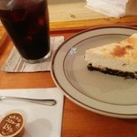 アンティーム - ベイクドチーズケーキとアイスコーヒーのセット
