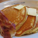 ローダーデール - バターミルクパンケーキ＋ベーコン