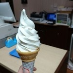 雪印パーラー 本店 - 濃厚ソフトクリーム390円