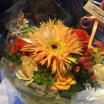 アクア パッツァ 広尾 - HPにある通り、3,240円〜の予算でフラワーギフトを用意してくれる。こちらは、妻への逆バレンタインで用意して頂いたもの。