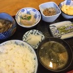 甘味処 篠 - 朝ごはん 500円
いろいろなおかずがついててすごい！やすい