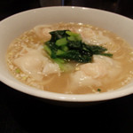 東京チャイニーズ 一凛 - 海老ワンタン麺あっぷ。海老ワンタンふるふる