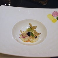 ガストロノミー ジョエル・ロブション - カリフラワー、キャビア仕立てのチアシードと共に