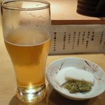 出石皿そば 大八 - ビール ￥500 と 突き出し（かまぼこ、わさび漬け） ￥350