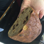 ベッカライ ビオブロート - ロジィーネンブロート 半分 334円 重くてでかい