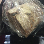 ベッカライ ビオブロート - ヴァルヌス ウント ロジィーネンブロート 半分 445円