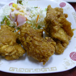 開華園 - 自分で選べる中華定食・唐揚　サックサクの揚げたての唐揚げですよ。サラダがついているにもうれしいです。