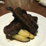 トラットリア ポルコロッソ - 特製スペアリブ    素晴らしく柔らかくジューシーです