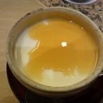 割烹　梅津 - 自家製プリン　ミルクプリンとカスタードプリンの２層になっていました