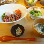 おぼんdeごはん - 味噌汁は、おかわり自由とのこと。