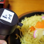 旬の料理 中華そば きんぐ - 辛いソースかけます