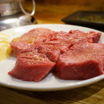 厚切り上タン・・牛タンのステーキ肉かと思った（笑）
