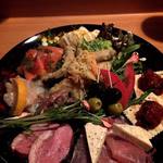 前菜パラダイス盛り合わせ　1300円