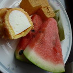 明山荘 - しっとりアーモンドのヨーグルトレモンクリームケーキ、メチャ美味しい（写真左上）