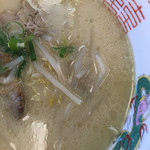 中国東北料理 迎春園 - ラーメンのトッピングは チャーシュー、モヤシ、ネギとシンプルです(*^◯^*)❤️