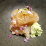 神保町 傳 - ひらめ　縁側の紫蘇巻