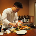 にしぶち飯店 - 西淵氏が巻いてくれます