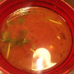 とんかつ やまいち - お味噌汁（赤味噌のなめこ汁）