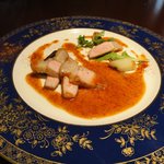 アヴァン プティ・ジョア - マンガリッツァ豚のスパイス焼き、自家製アリッサソース添え