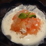 アヴァン プティ・ジョア - 白桃のコンポート、ハイビスカスのシャーベットかき氷風